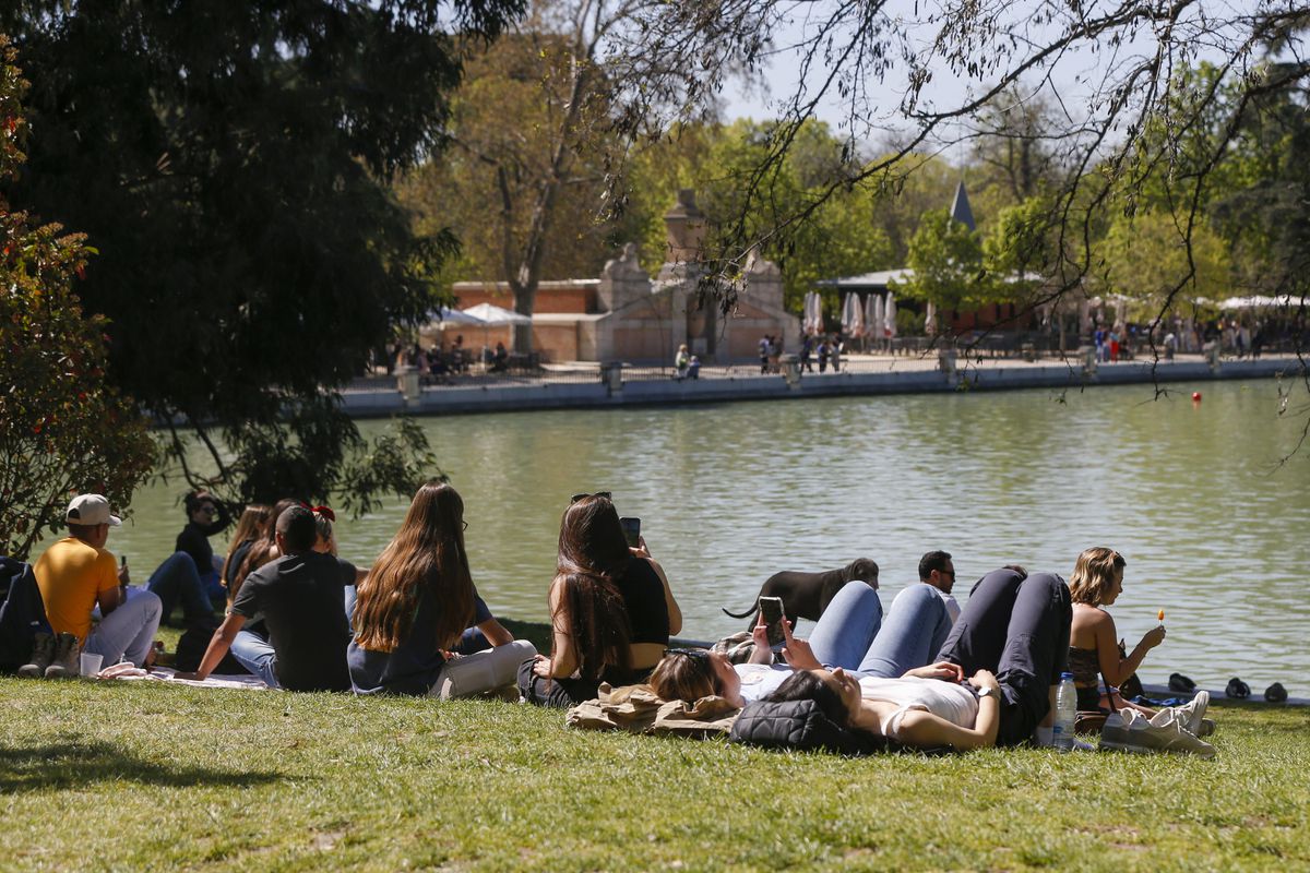 Se disparan las llamadas de jóvenes por violencia machista: “Si salía con mis amigas me llamaba puta. Solo quería que saliese con él” | Sociedad