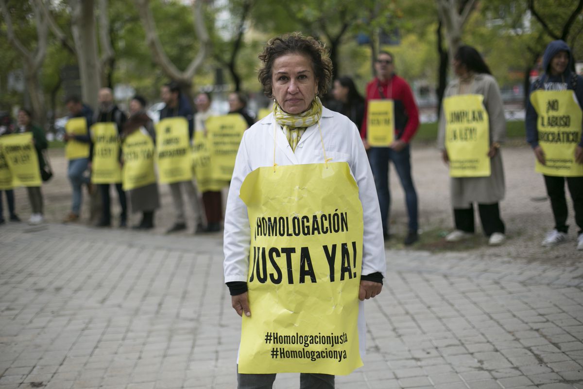 El atasco de la homologación de títulos universitarios extranjeros: no hay manos para 3.500 nuevos expedientes al mes | Educación