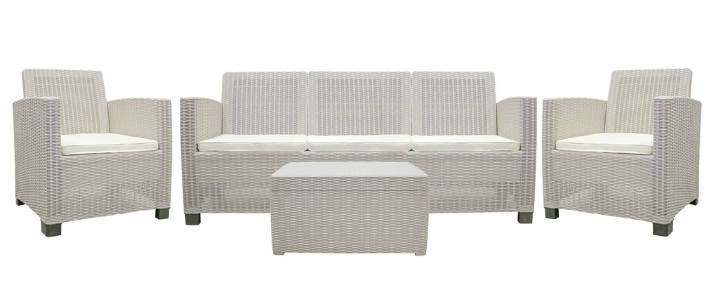 Cómo mantener y limpiar tus muebles de plástico para una larga vida útil en Panamá